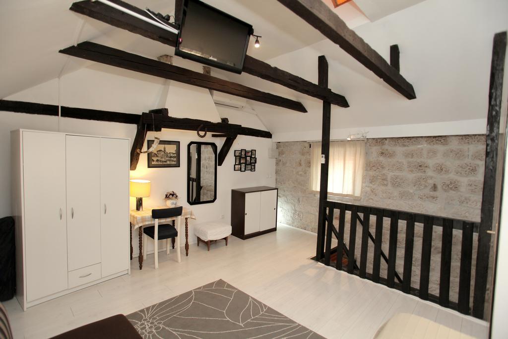 Apartment Tragurium โตรกีร์ ภายนอก รูปภาพ