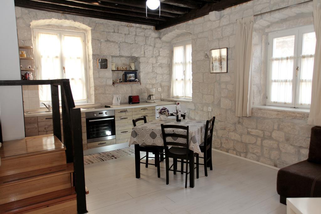Apartment Tragurium โตรกีร์ ภายนอก รูปภาพ
